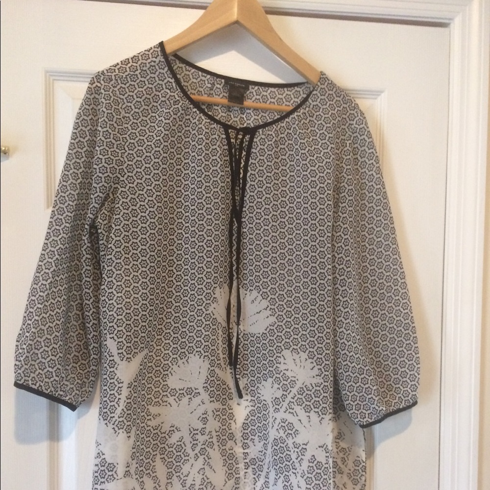 Ann Taylor  Black and white long sleeve blouse